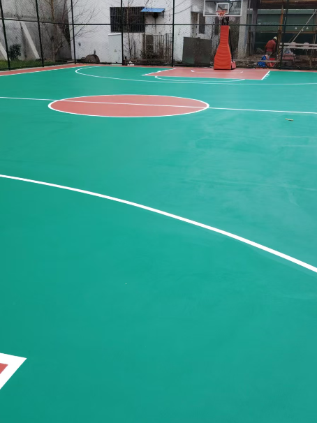 株洲 球场长期使用易出现地面开裂